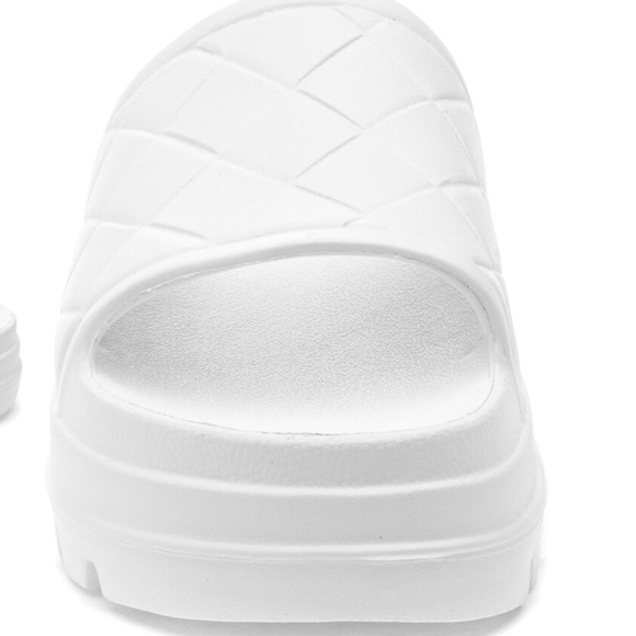 Beach Slides, by J/Slides, in a White Quilted Platform Sandal (NWOT) - Picture 3 of 5